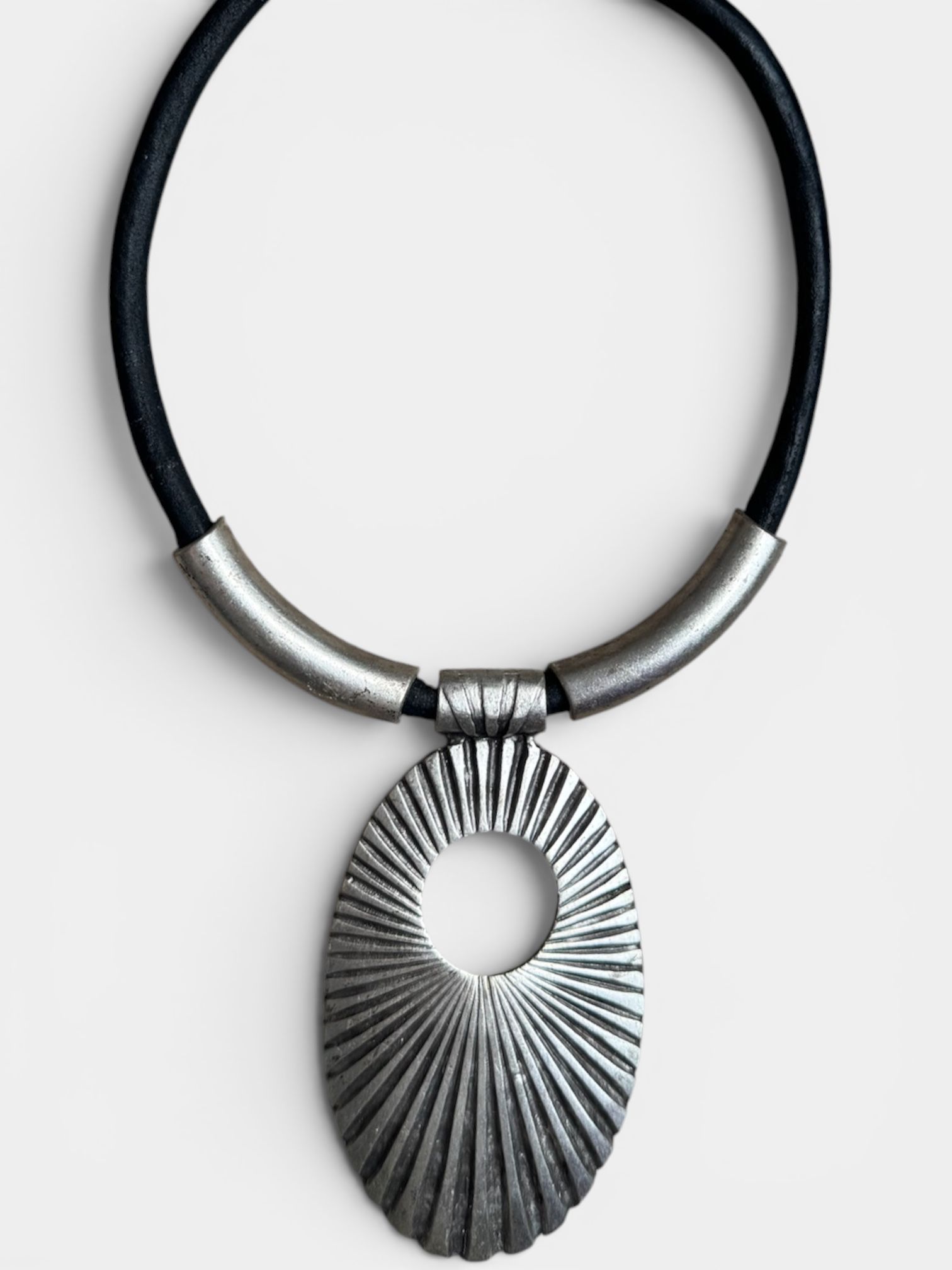 SOLIS Halo Necklace - Image 4